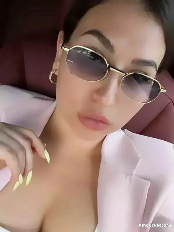 Elena Profile image 2