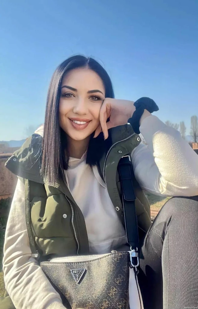 Greta Profile image 6