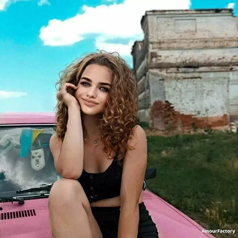 Olena Profile image 2