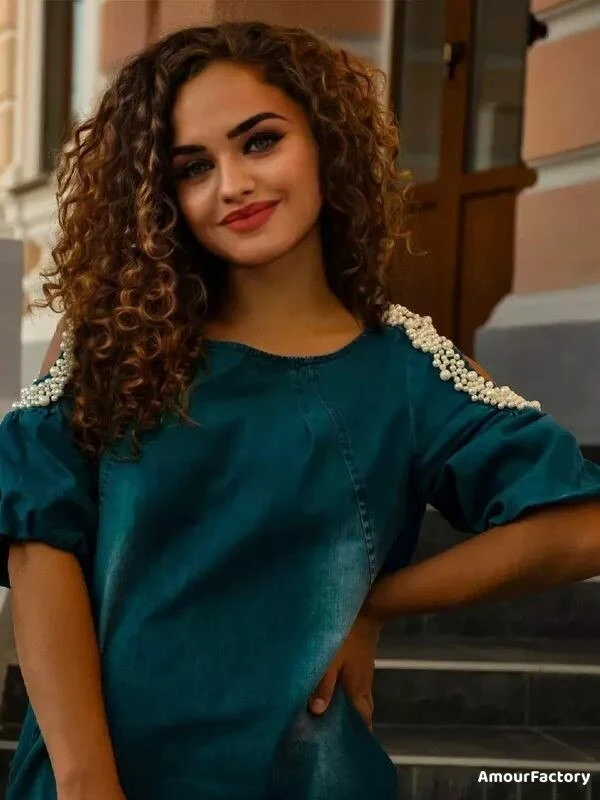 Olena Profile image 4