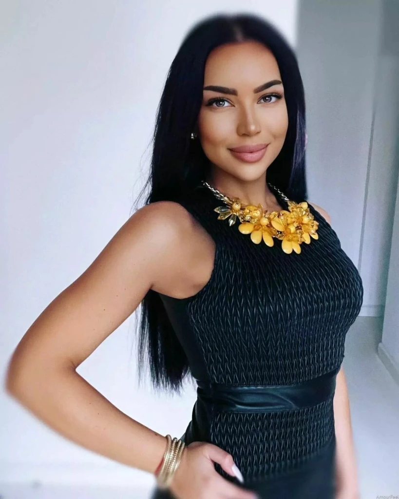 Claudia Profile image 2