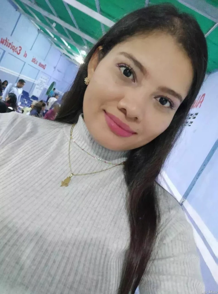 Veronica Profile image 3